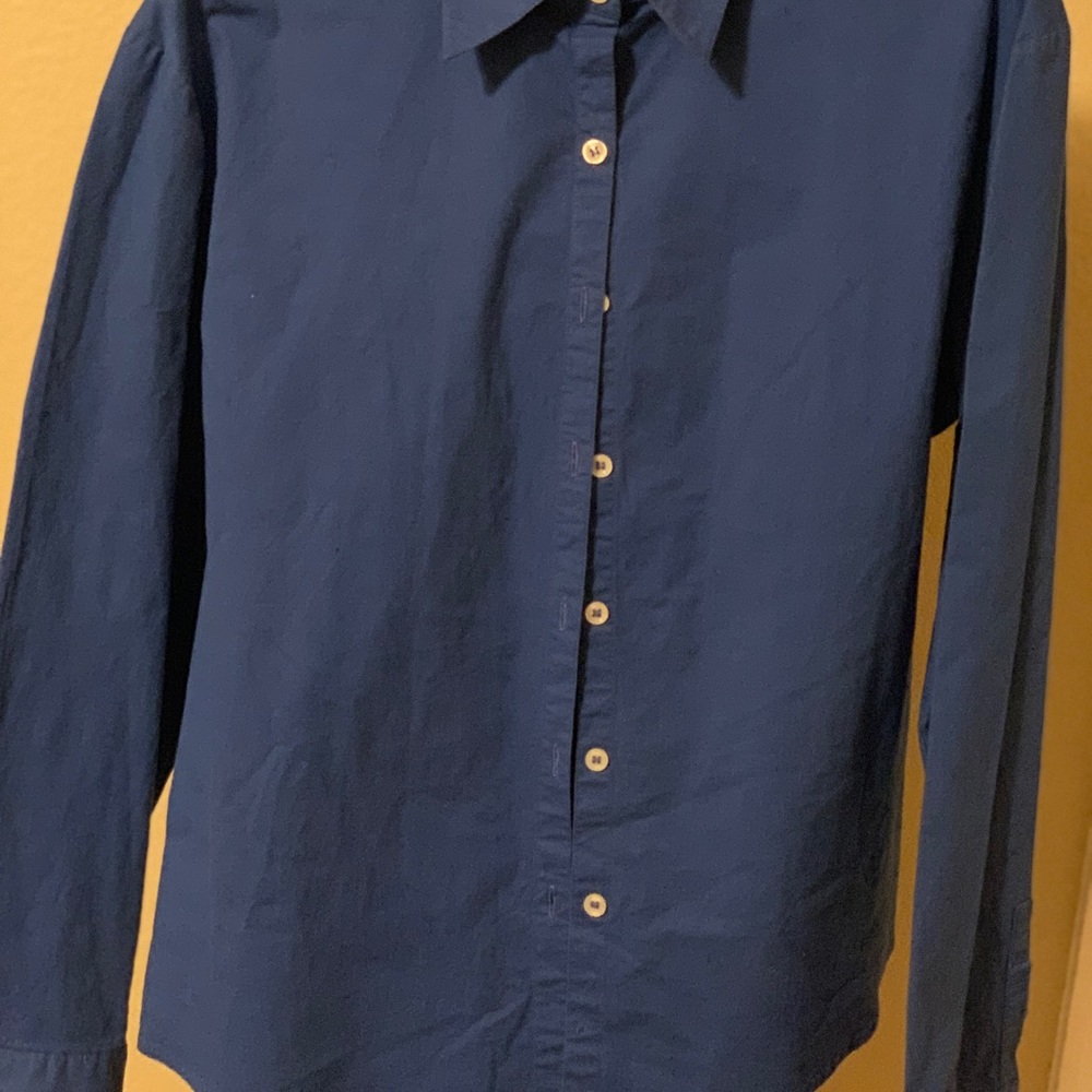 Ladies button down shirt 👕 - Picture 7 of 7